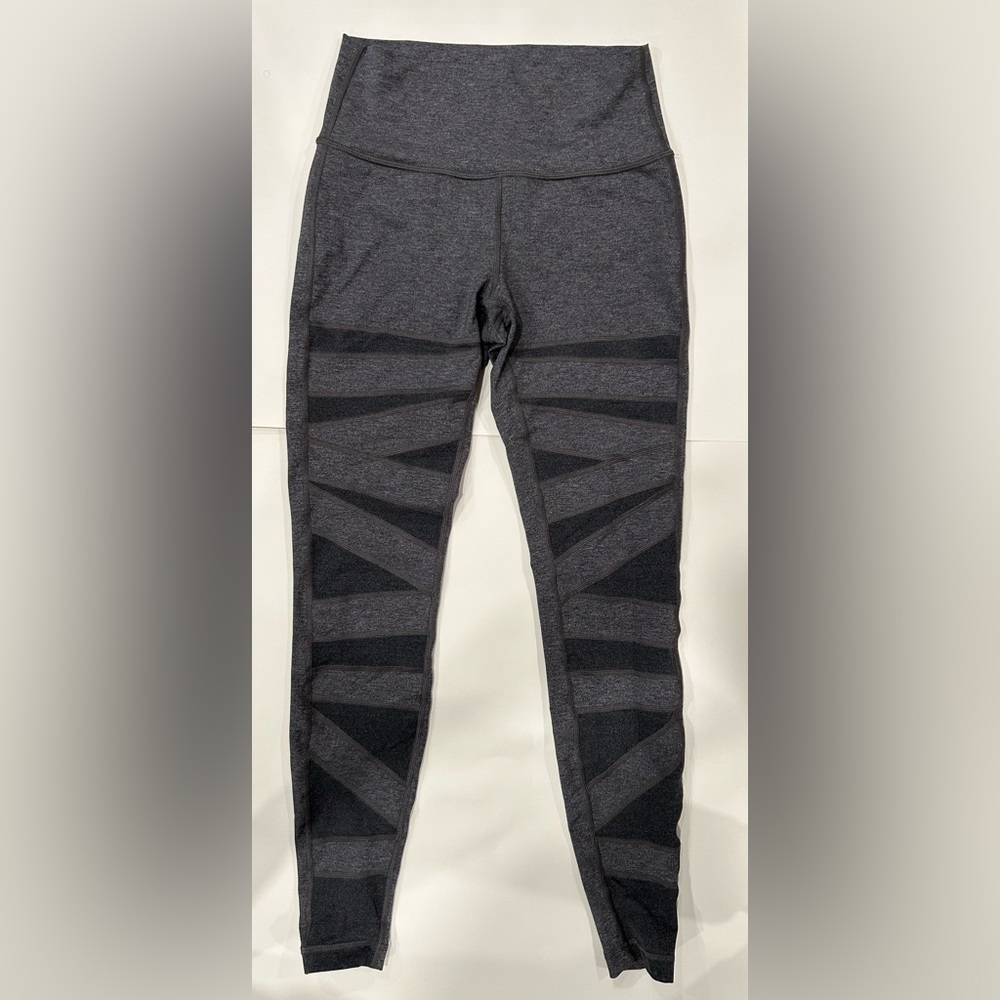 Lululemon leggings - Excellent condition - Size 6